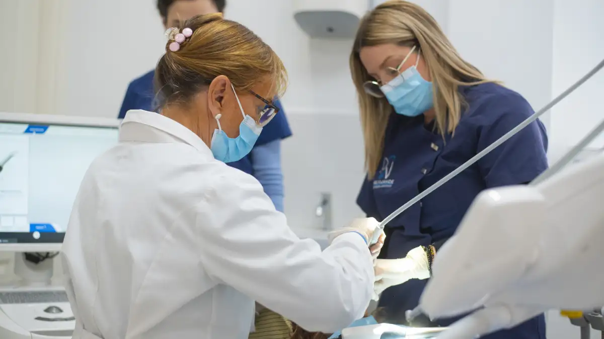 Descuento implantes dentales